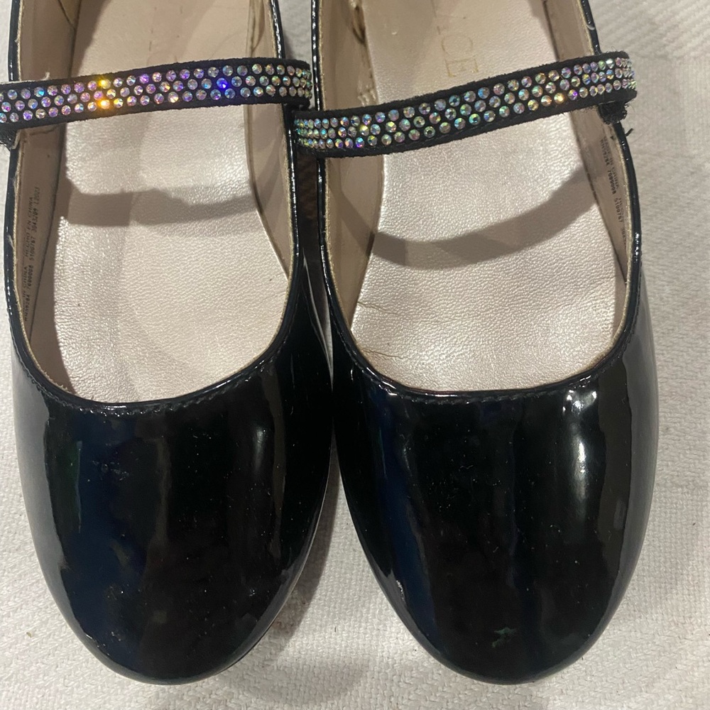 Super Nice little girl Black Patent Leather from The Children Place dress shoes